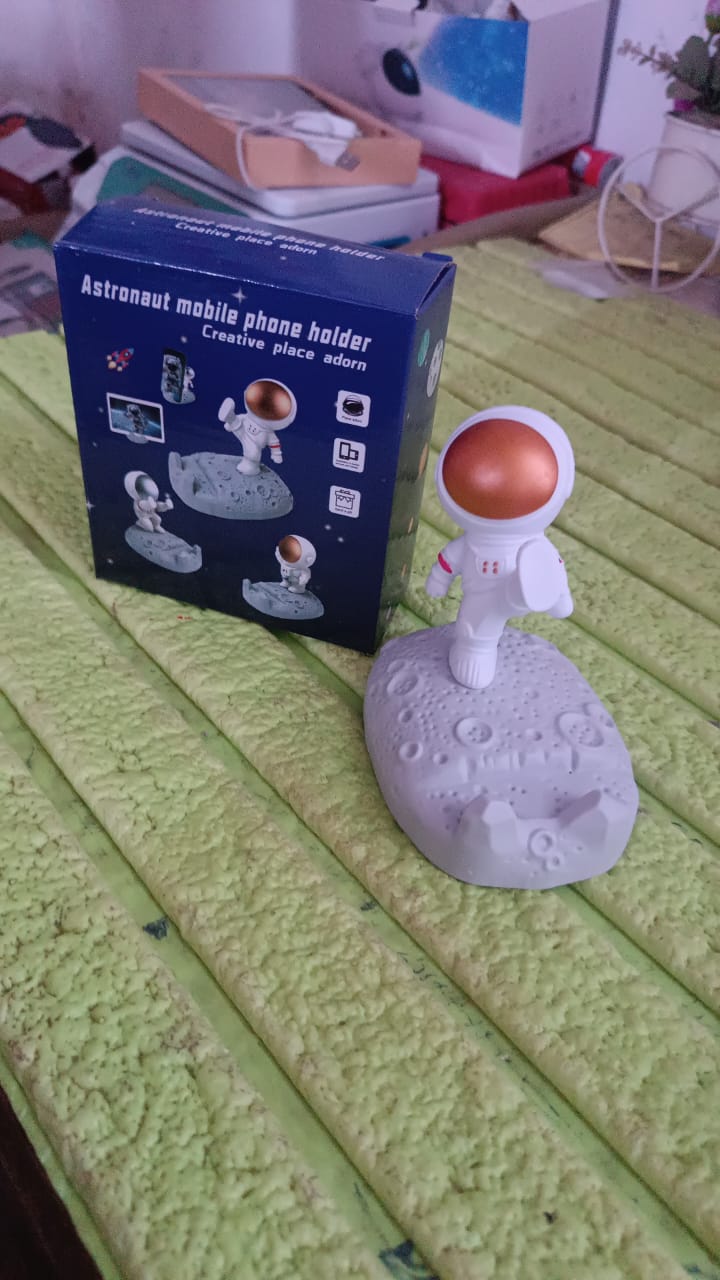 Mobile Holder Astronaut Phone Stand Planet Creative Fun 3D Design (1 Pc / Mix Design) Mobile Holder Astronaut Phone Stand Planet Creative Fun 3D Design (1 Pc / Mix Design)